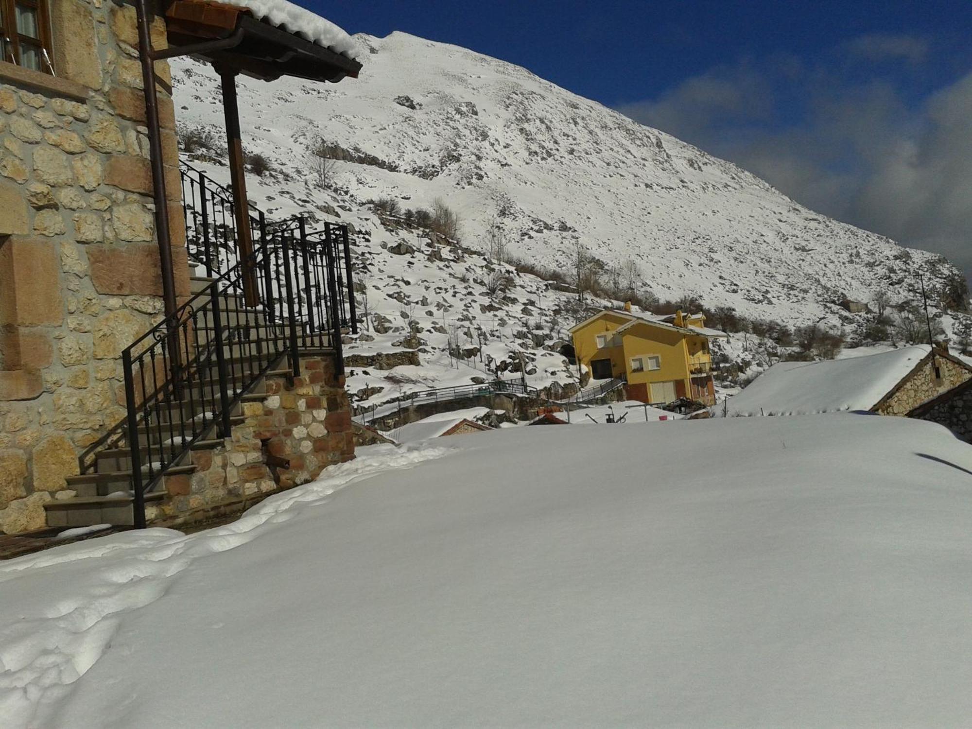 Apartamentos Rurales El Tio Pablo Picos De Europa Tresviso Exteriör bild
