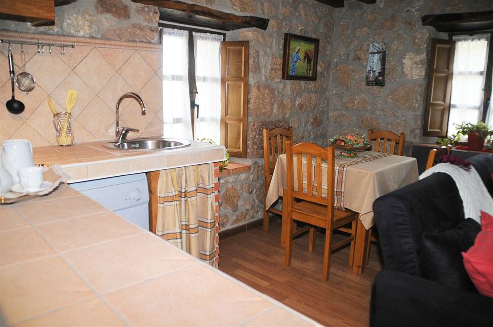 Apartamentos Rurales El Tio Pablo Picos De Europa Tresviso Exteriör bild